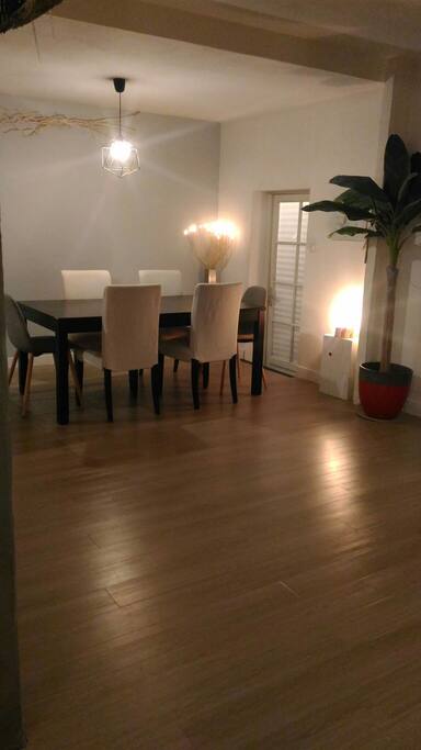 salle à manger (la table peut se ralonger)