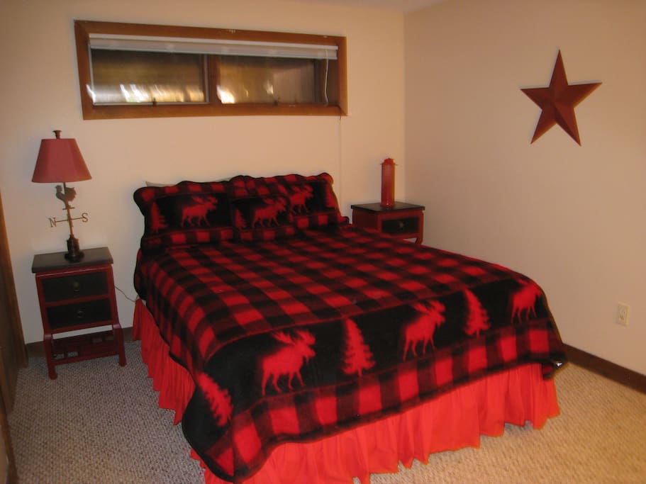 Bedroom with queen bed