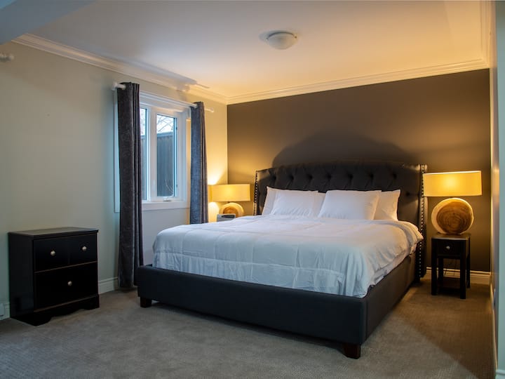 Spálňa s manželskou posteľou King 1