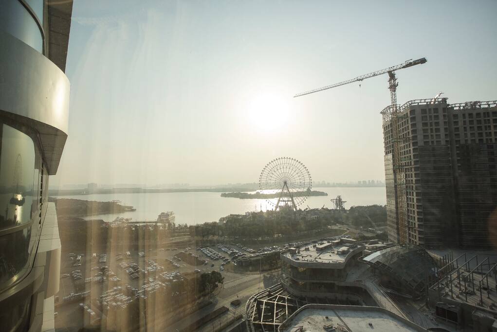 全湖景摩天轮