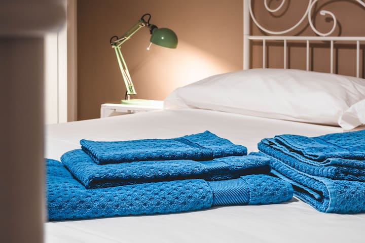 Schlafzimmer 1