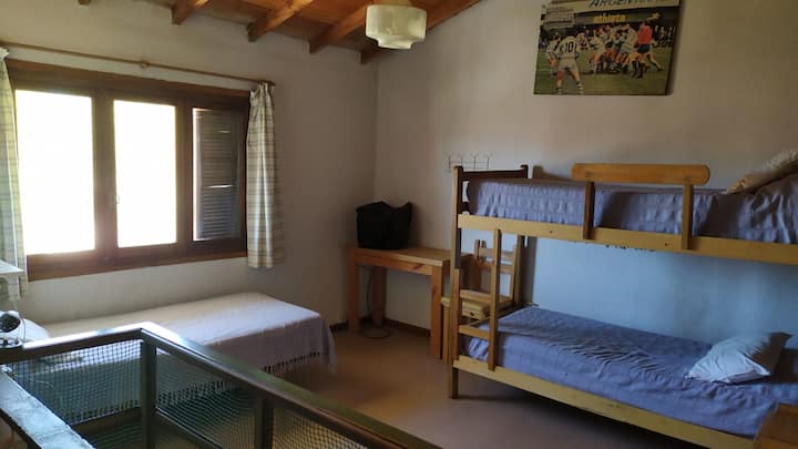 Planta alta. Cucheta y cama individual