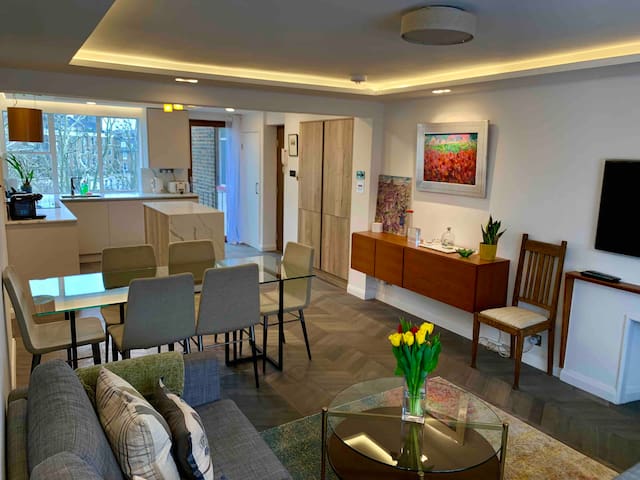 ❤️3 BEDROOM, LITTLE VENICE, 4 ACRE GARDEN gallery image 4