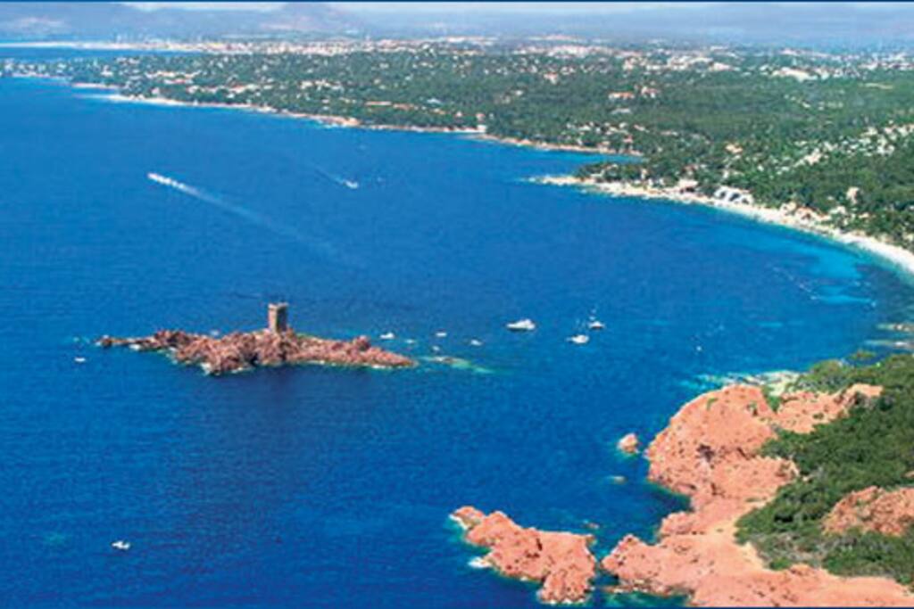 Vue de la Plage du débarquement et son île d'Or à 800m de l'appartement