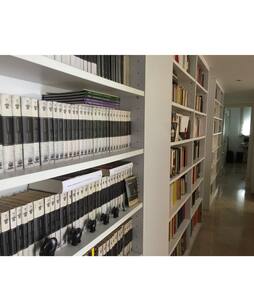 Habitación con baño privado junto a Puente Romano.