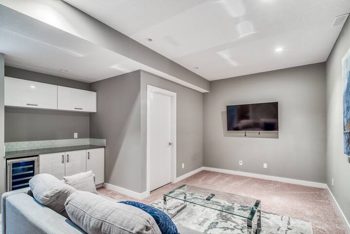 Stylish Haven In Killarney Houses For Rent In Calgary Alberta