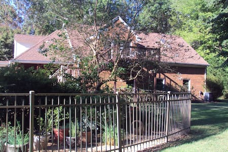 Chesapeake 2-Bedroom Guest House