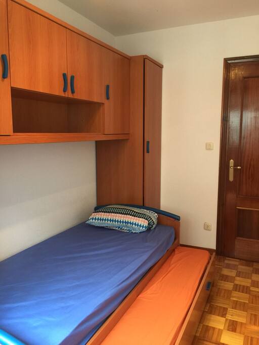 Habitación con cama nido