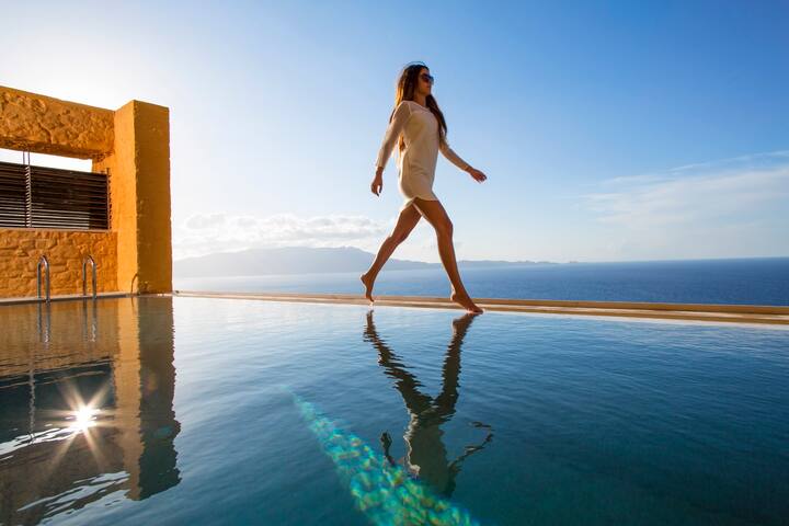 Outdoor Jacuzzi ★Unique Architecture★Top seaview gallery image 2