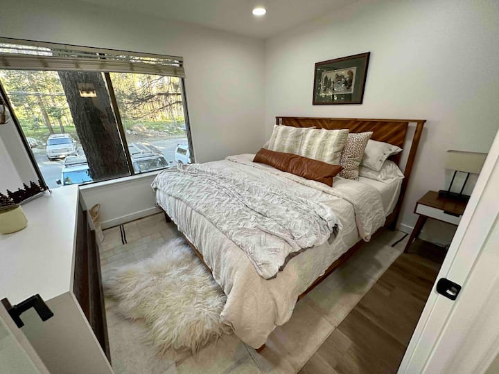 ห้องนอนใหญ่ (เตียงคิงไซส์)