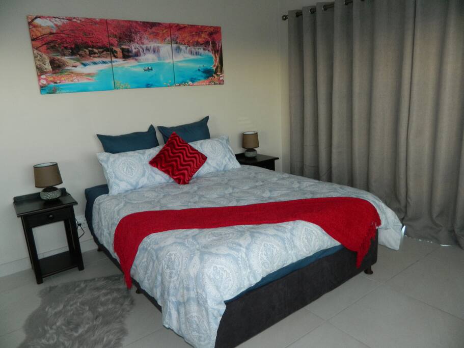Bedroom 1 with sea view