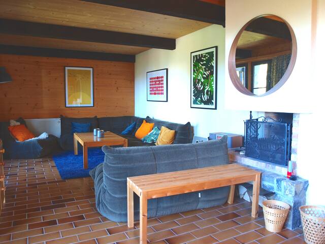 Ski/hiking chalet with mountain views gallery image 4