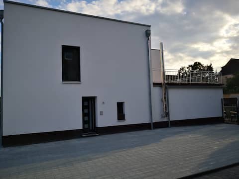 Erfolgreiche Airbnb-Immobilie: 60 sqm upstairs apartment with roof terrace in Neuss