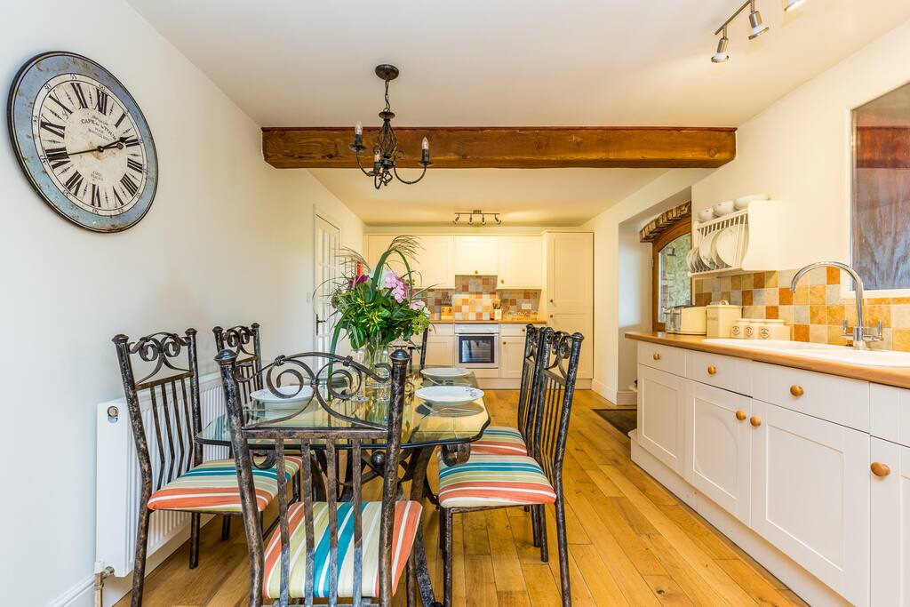 Well appointed Kitchen Diner