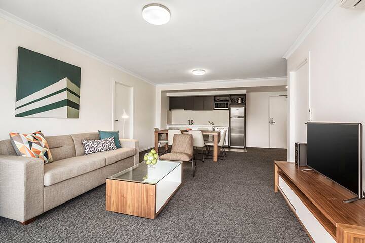 Stunning Executive Three Bedroom Apartment gallery image 5