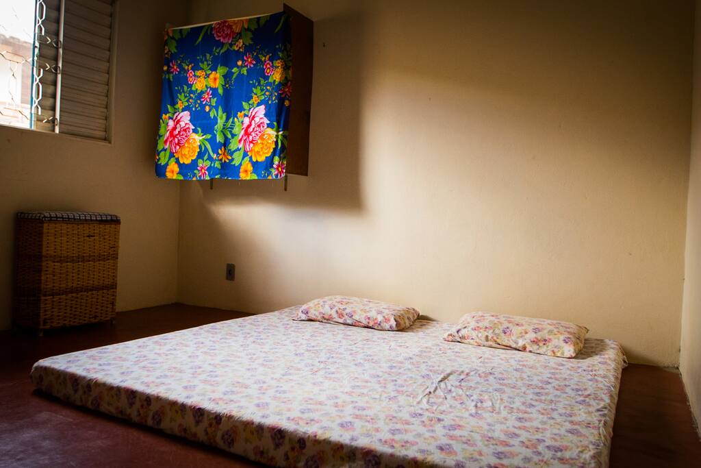 Quarto com cama de casal
