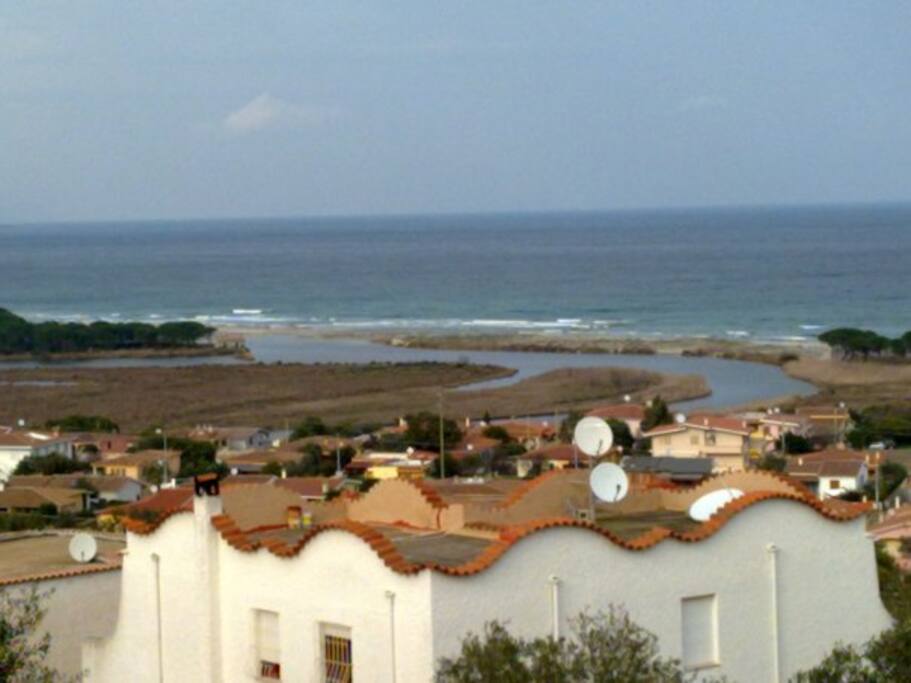 questa è la vista panoramica sulla spiaggia sotto casa a circa 700-800 metri da casa