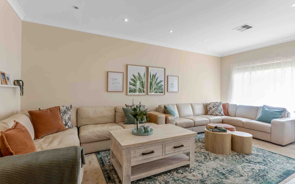 Successful Airbnb property: The Sandcastle - Family Entertainer- Pet Friendly in Port Elliot