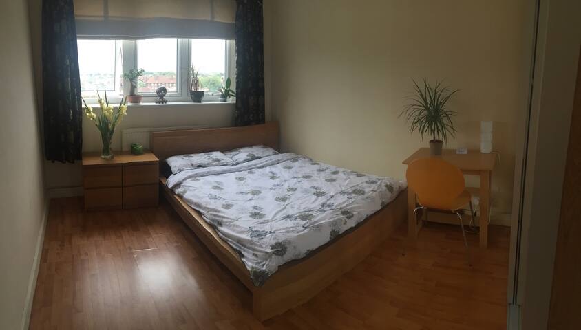 Double room in central London with breakfast