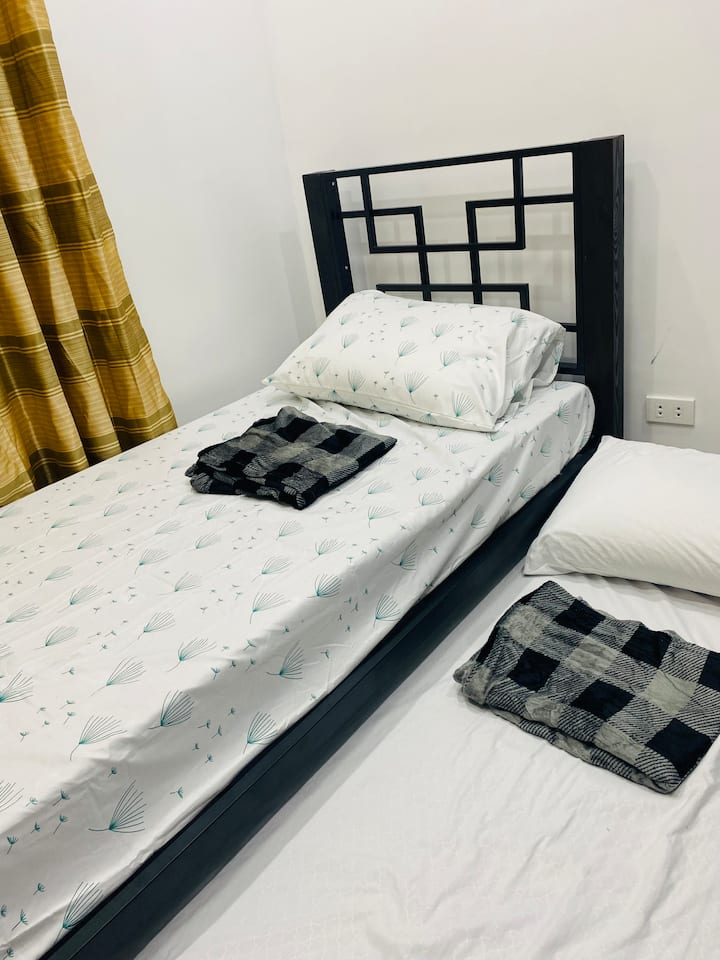 Chumba cha kulala cha G/F (bora kwa mgeni mzee au mgeni aliye na watoto wadogo)