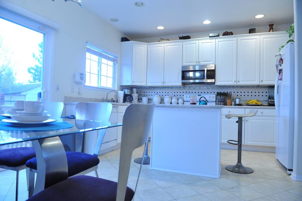 Kitchen and lunch area