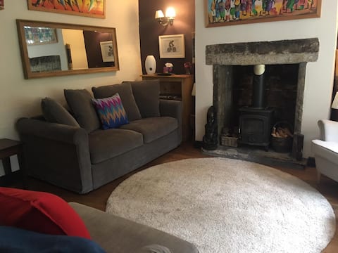 Popular Airbnb listing: Dog-friendly weavers' cottage with wood stove in Saddleworth