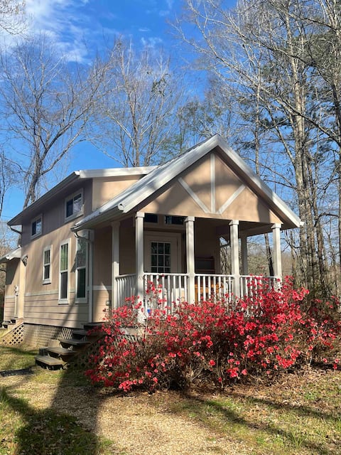 Camellia Cottage in charming St. Francisville!