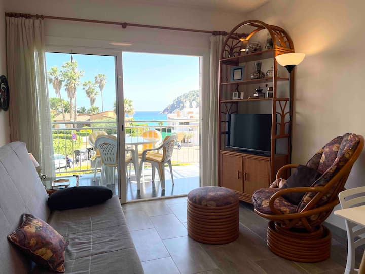 Sala de estar.
TV con canales nacionales e internacionales. 
WiFi.