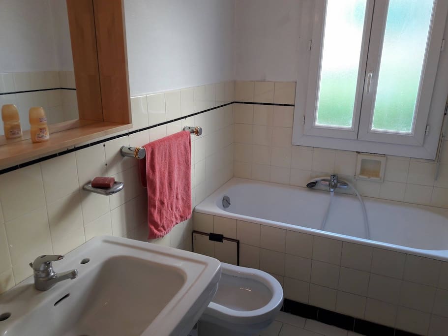 Salle de bain toute équipée