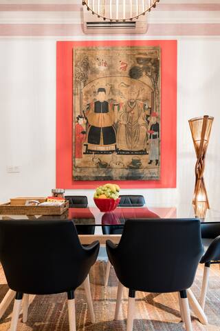 Stroll to the Royal Palace from a Charming Central Apartment gallery image 5