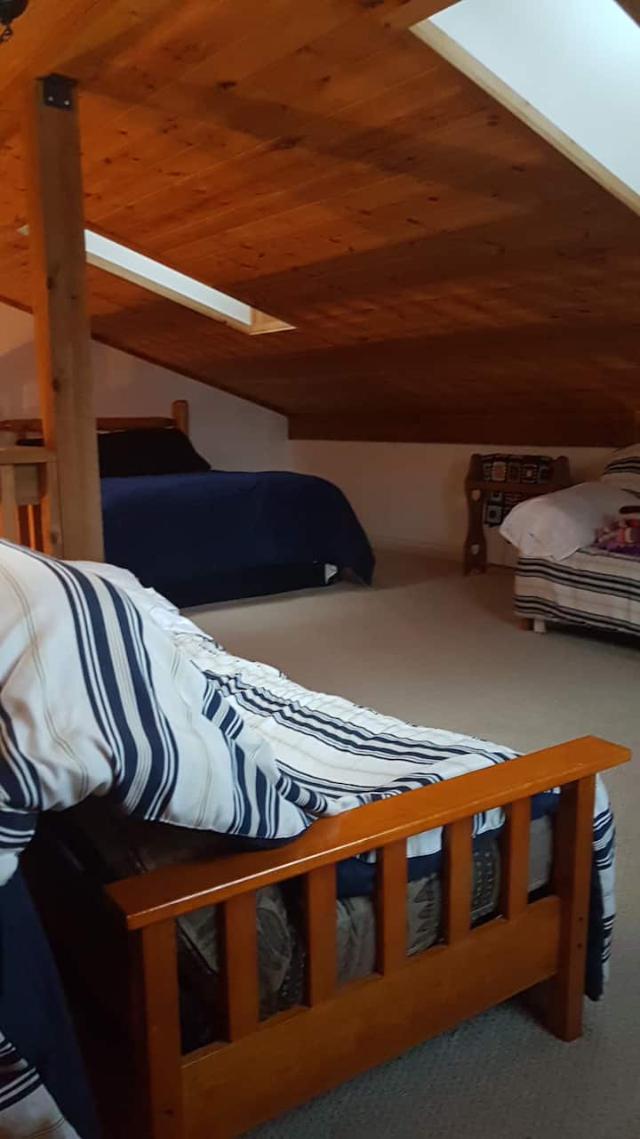 主屋的阁楼有3张床