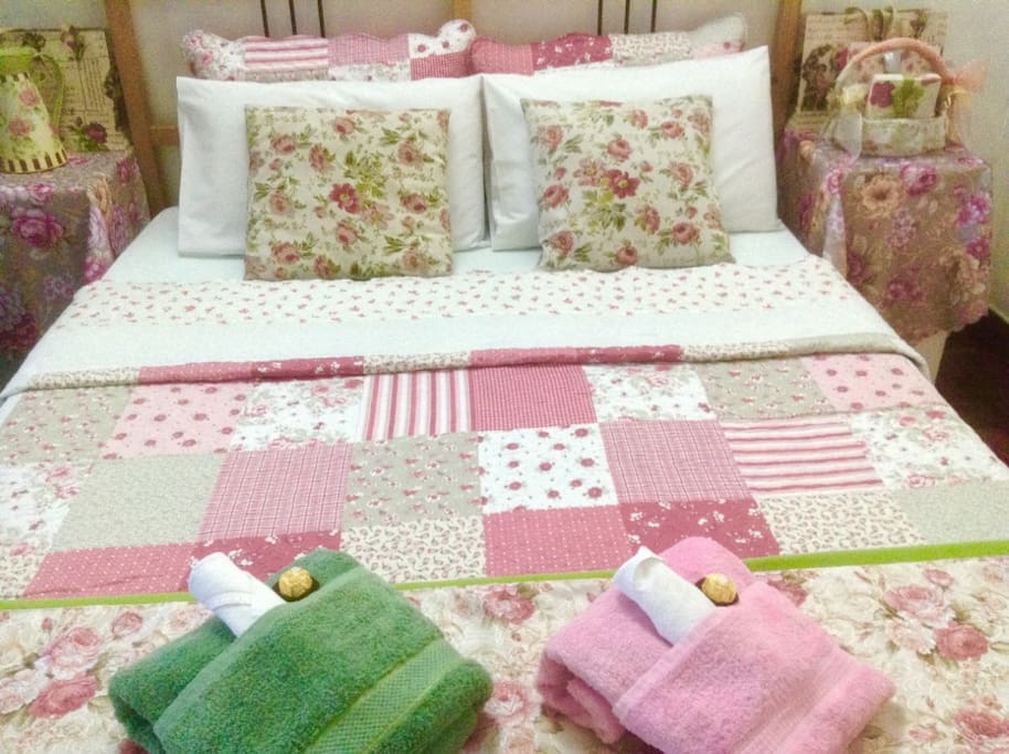 ROOM 1 - Cozy and comfortable bed.