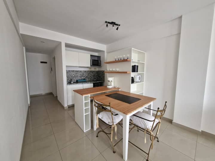 Kitnet em Colegiales com Wi-Fi e mesa