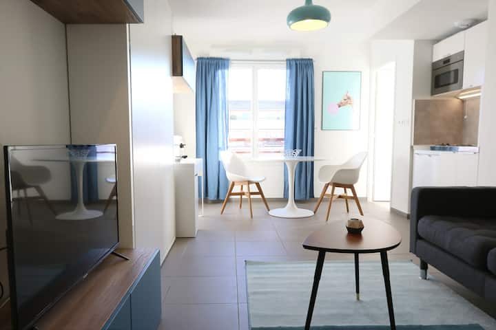 חדר ראשי מואר