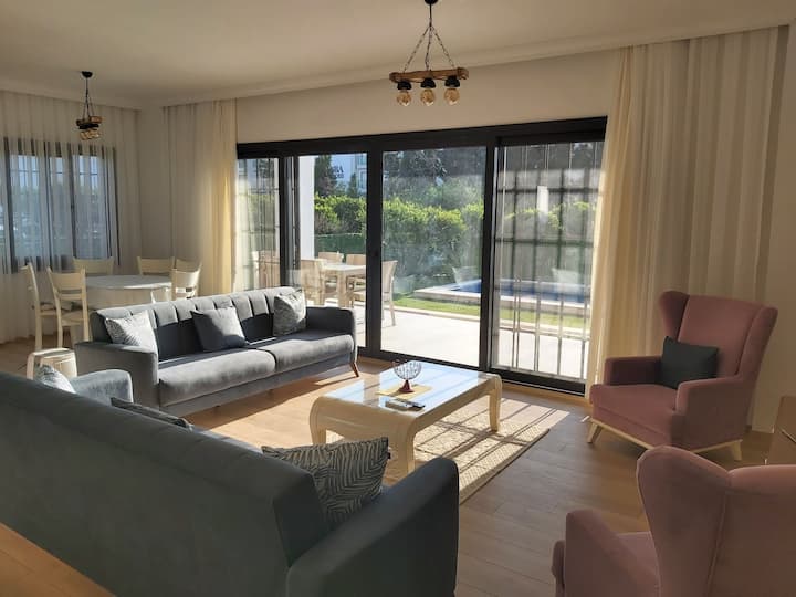 Bodrum'da Denize 150 Metre öZel Havuzlu Villa. - Akyarlar