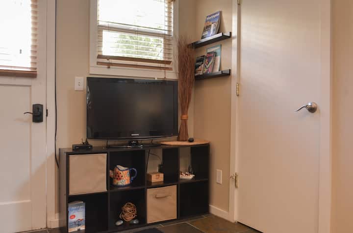 Portage Bay Guest Cottage - Seattle, WA
