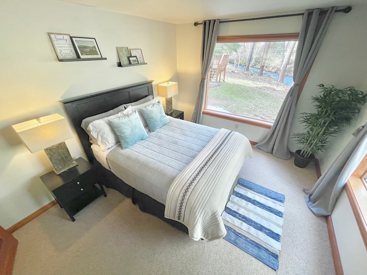 Queen Bedroom - First Floor