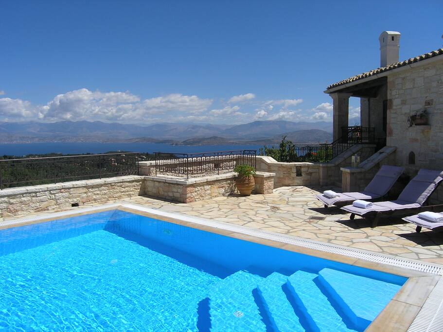 Enjoy the pool and the sea view