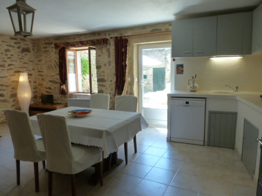 Open plan living area with direct access to courtyard