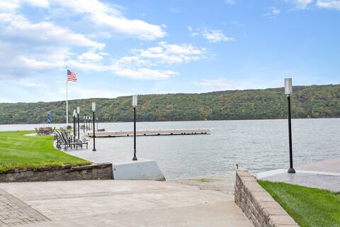 Skaneateles lake - 5 residences 11 Bdrms 15 baths