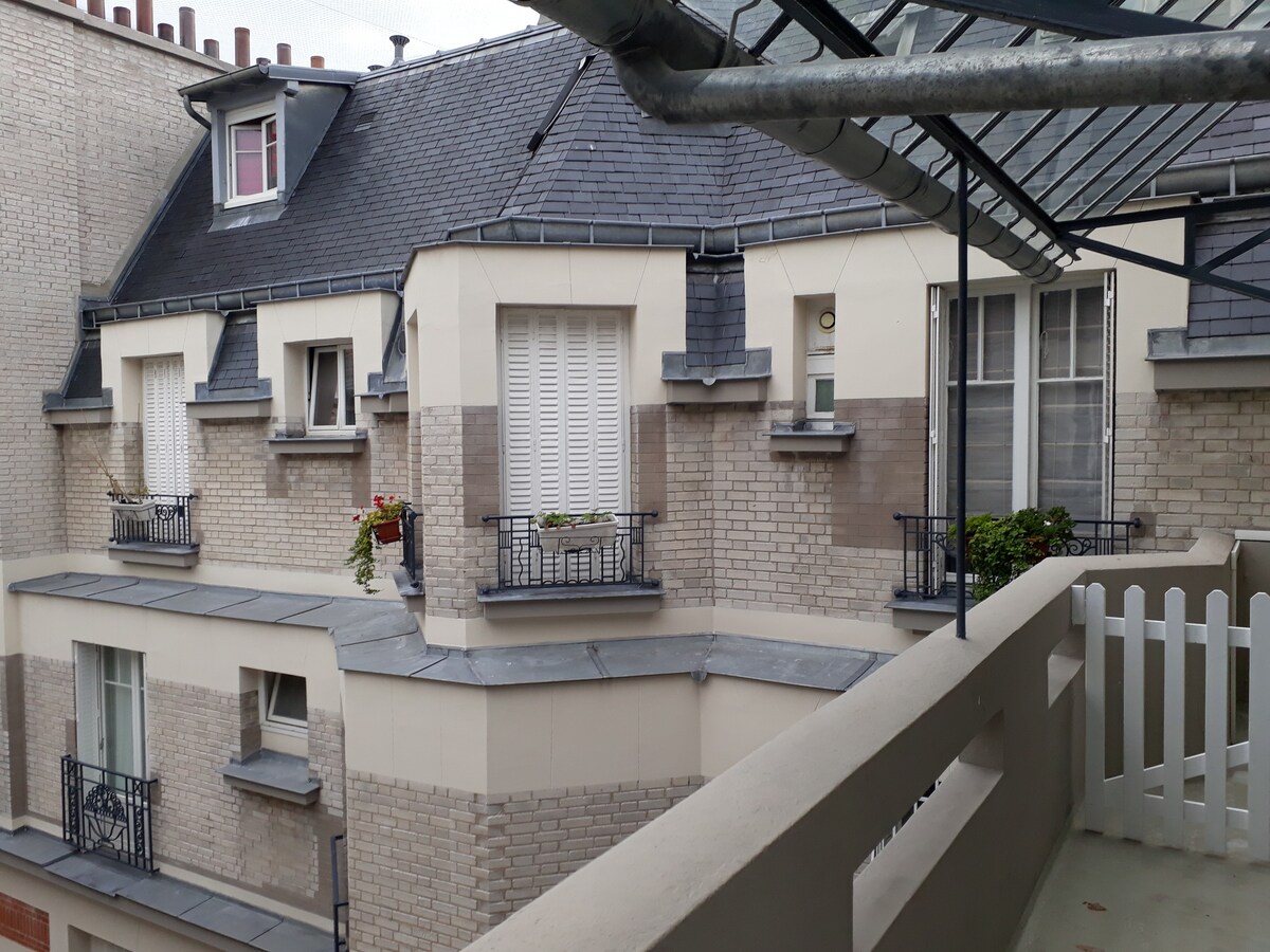 Les rooftops de Paris near Batignolles, mobility lease Apartments for