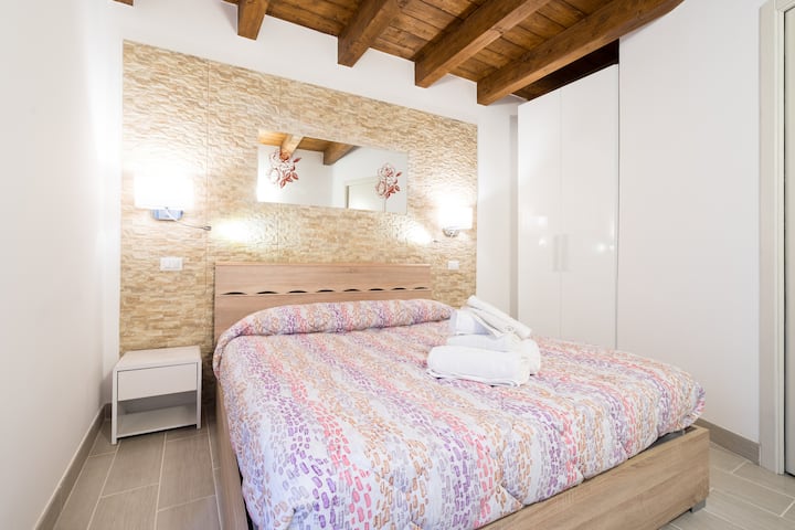 Спалня /спалня „Апартамент Ортиджа
“
Климатик /климатик  
Балкон с изглед към алея/ малък балкон с изглед към алеята