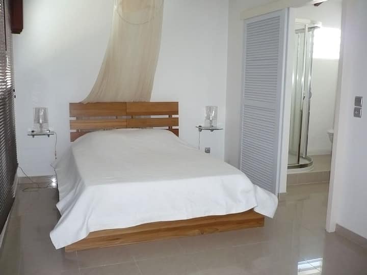 Fenster des zweiten Schlafzimmers am Eingang zur Residenz