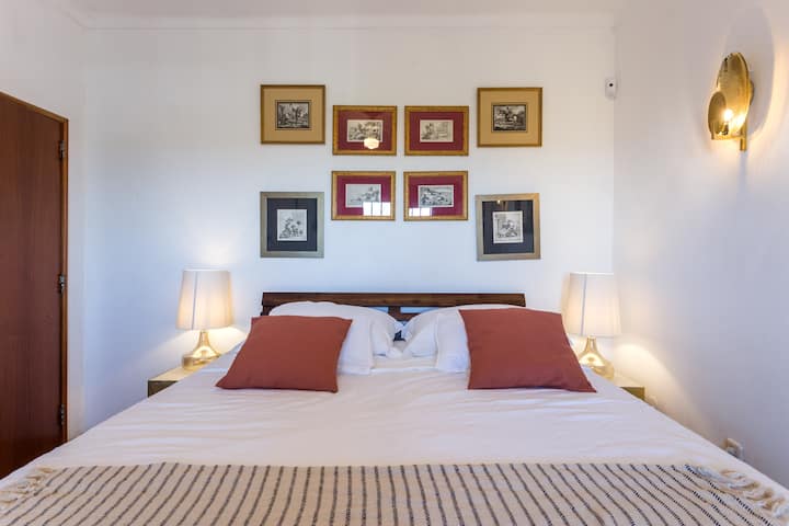 חדר שינה בלה מוין (נוף לים) - מיטת קינג סייז (180 x 200)