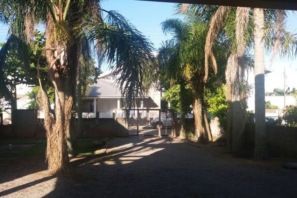 Vista da porta para o pátio