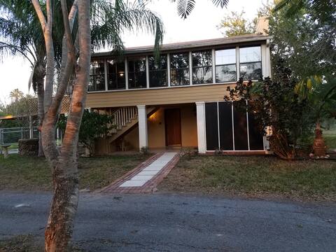 Birder's Paradise! Lake view apartment.