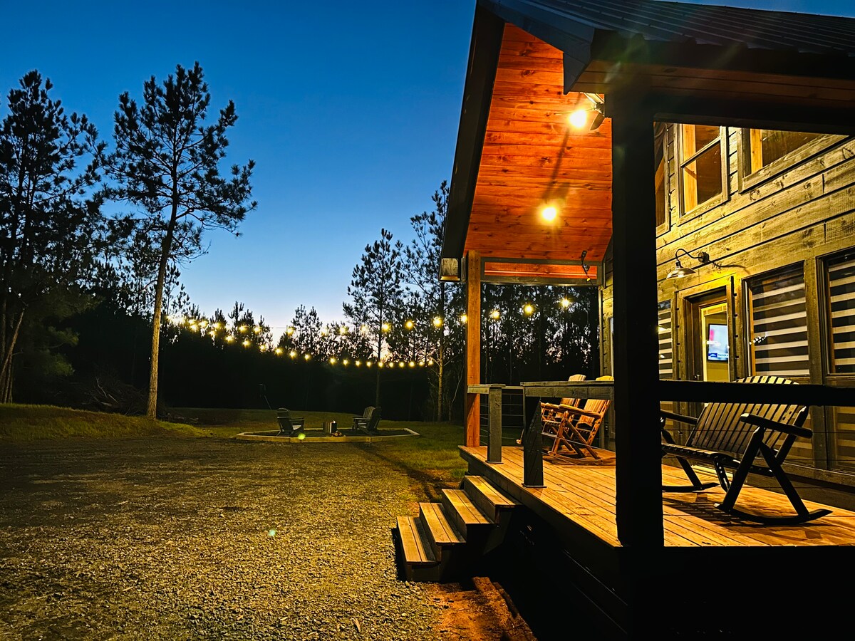 KING BED! Private trails! Cabin 12 acres! Firepit! Cabins for Rent in San Augustine, Texas