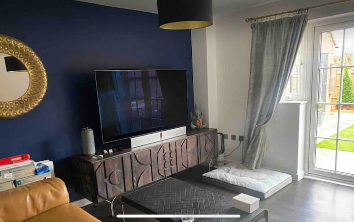 King Size Room With Floating Bed And En-suite - Banbury