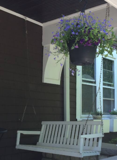 Porch swing