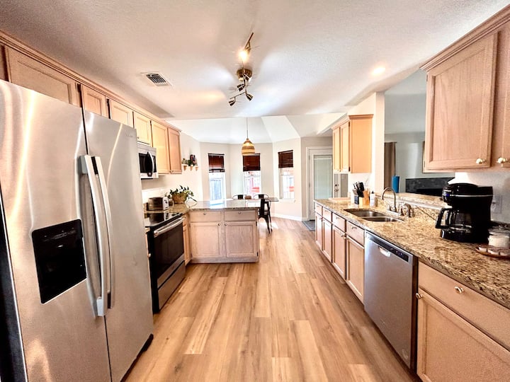 Family Friendly Stay King Suite Military Houses for Rent in